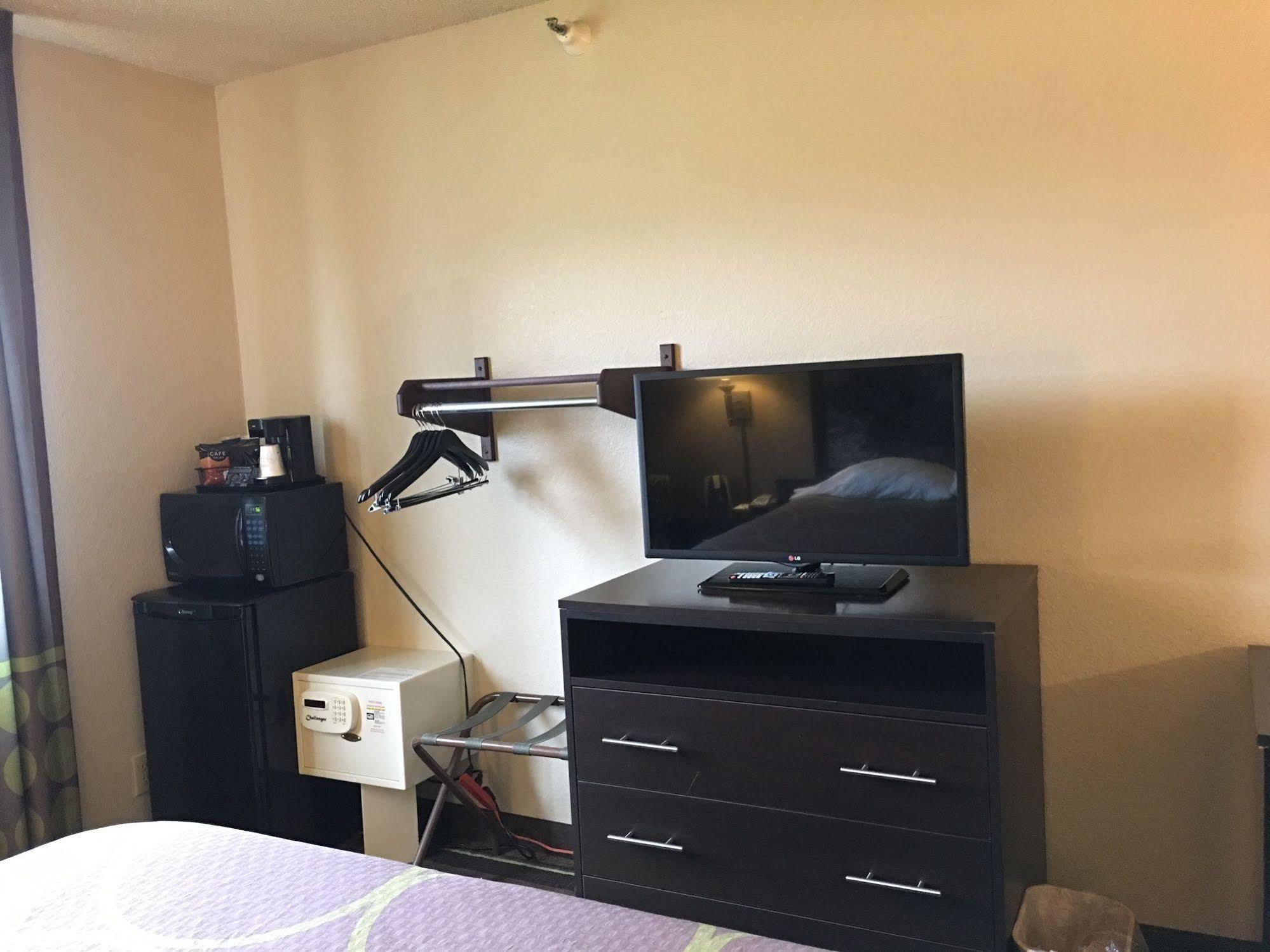 Super 8 By Wyndham Weston Wv Hotel Luaran gambar